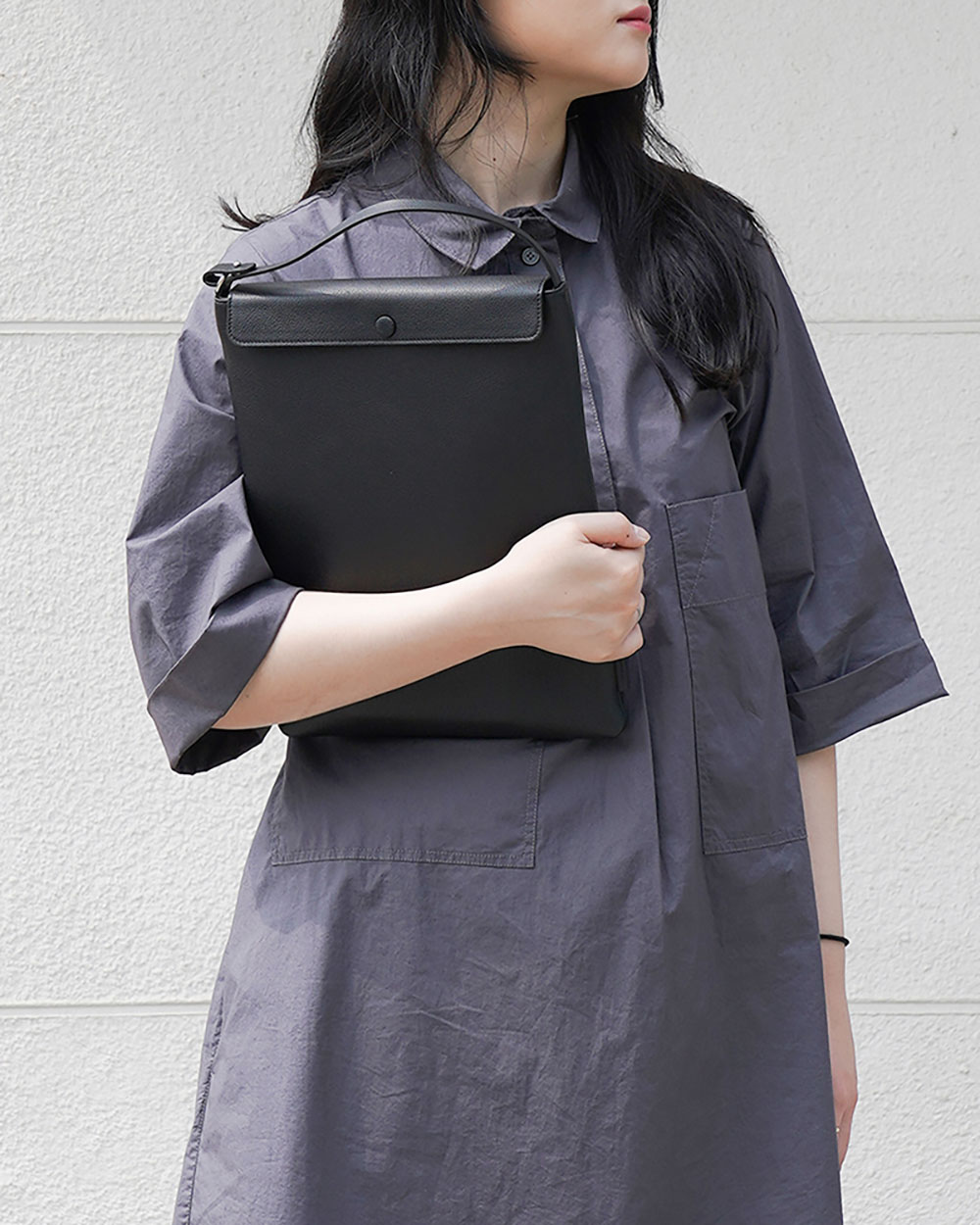 Proper laptop pouch with handle